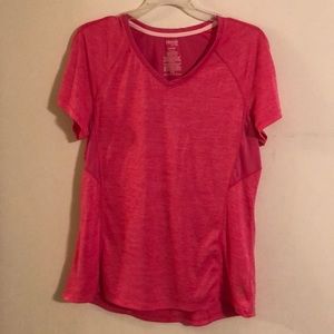 Semi-fitted athletic shirt